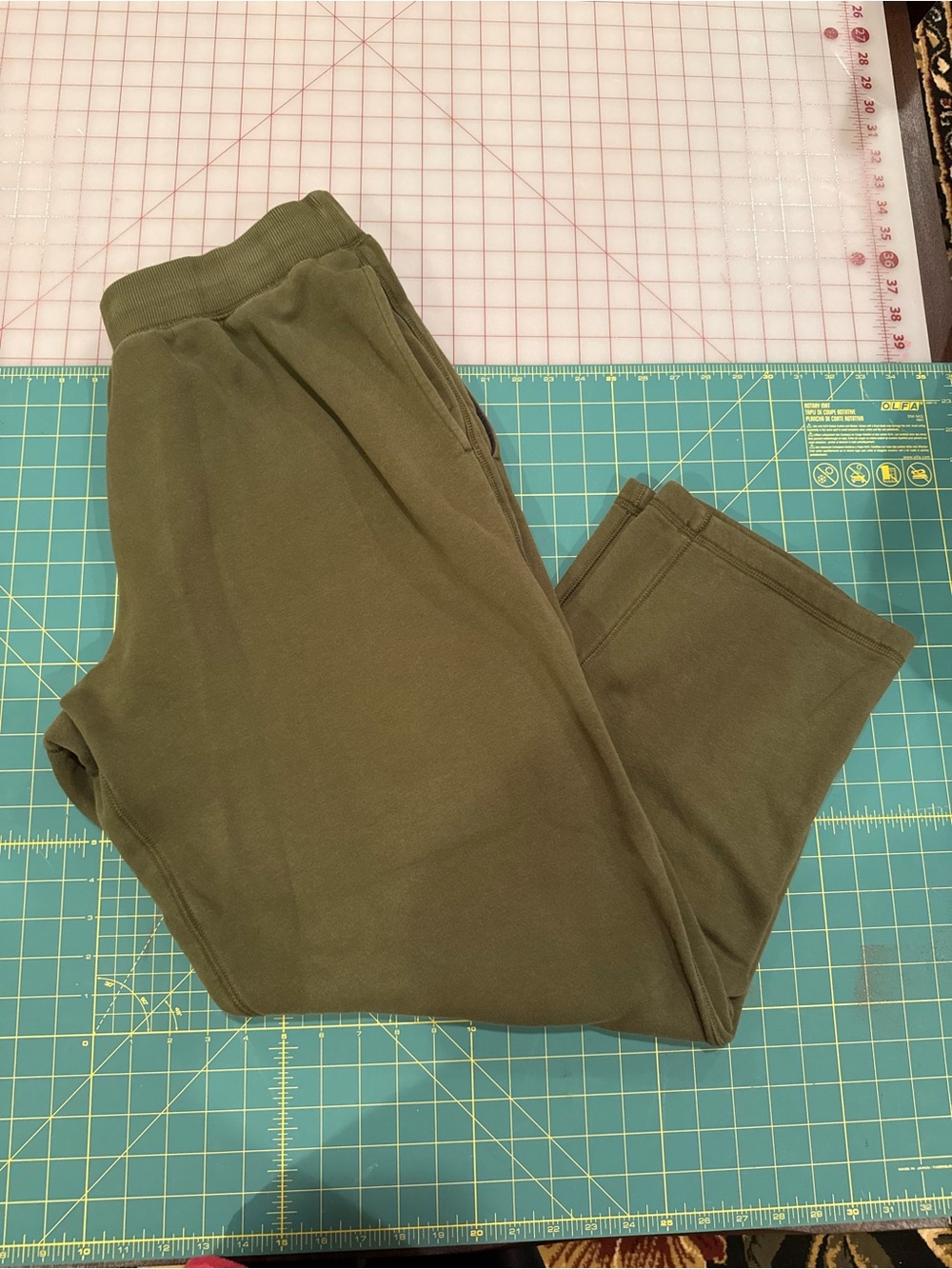 Under Armour Men’s Olive Green Fleece Joggers - Picture 2 of 7